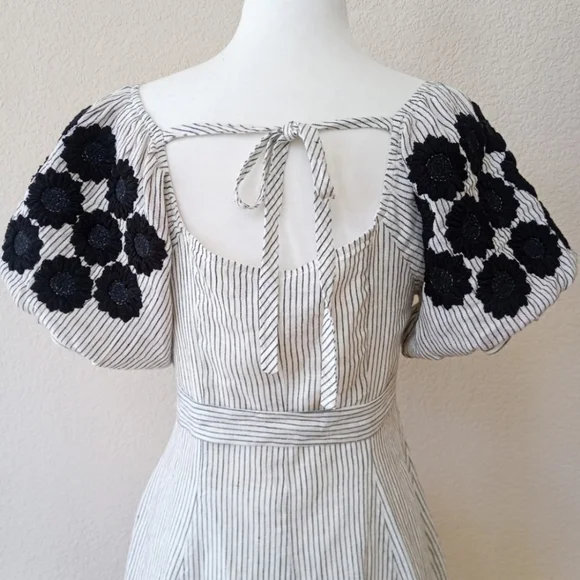 Elegant Off-Shoulder Striped Dress - Picture 13 of 16